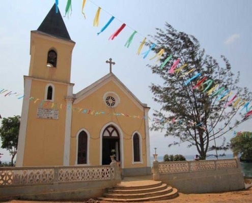 Ville de Santana, fondée au 16ème siècle, port d’abri à l’armada portugaise puis à exporter les produits agricoles des Roças