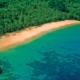 Baía das Agulhas, mer bleue et nature luxuriante, baie protégée de la zone ouest du parc naturel de Principe