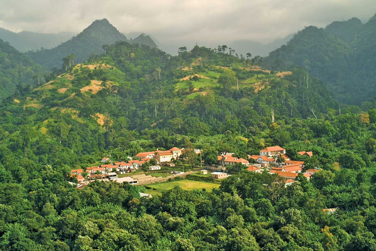 Sur l'île de Sao Tomé, excursions journalières à travers l’histoire de la colonisation portugaise et de ses années fastes d’exploitations de café et de cacao